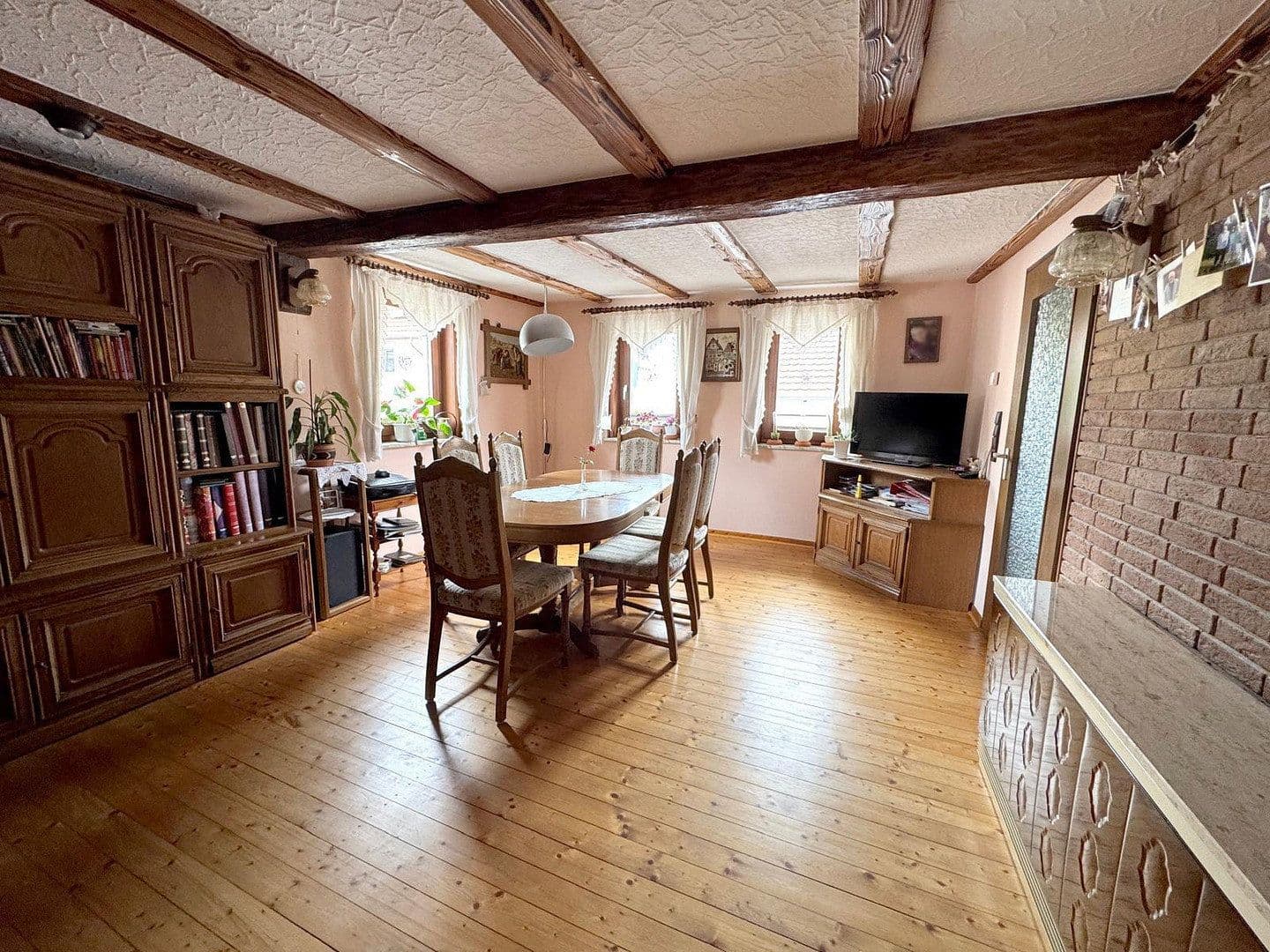 Predaj domu 280 m², pozemok 2.700 m², Kirtorf, Hesensko Predaj domu 280 m², pozemok 2.700 m², Kirtorf, Hesensko