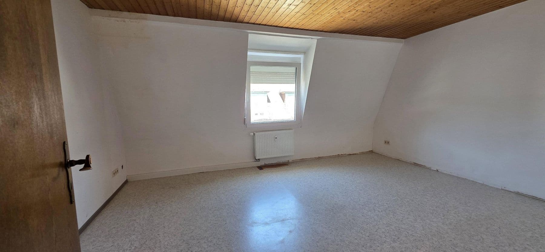 Prenájom bytu 4-izbový 110 m², Biberstr. 11, Pforzheim, Bádensko-Wurttembersko Prenájom bytu 4-izbový 110 m², Biberstr. 11, Pforzheim, Bádensko-Wurttembersko