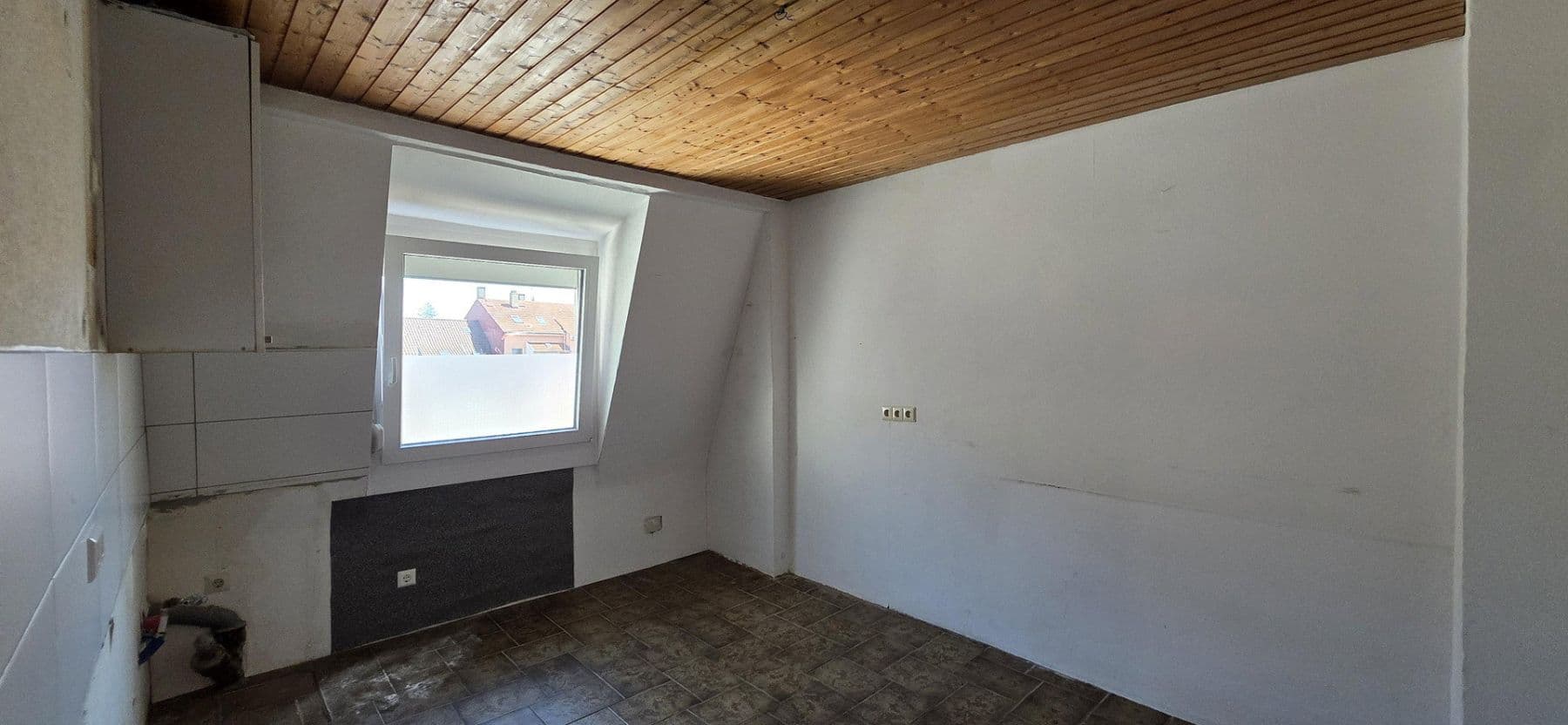 Prenájom bytu 4-izbový 110 m², Biberstr. 11, Pforzheim, Bádensko-Wurttembersko Prenájom bytu 4-izbový 110 m², Biberstr. 11, Pforzheim, Bádensko-Wurttembersko