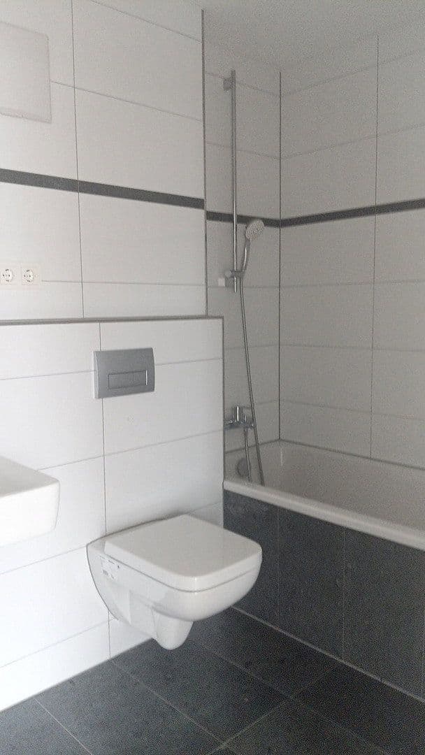 Prenájom bytu 3-izbový 73 m², Lantzalle 1, Düsseldorf, Severné Porýnie - Westfálsko Prenájom bytu 3-izbový 73 m², Lantzalle 1, Düsseldorf, Severné Porýnie - Westfálsko