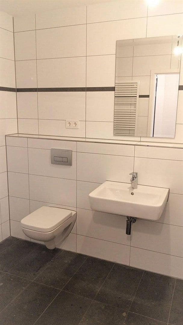 Prenájom bytu 3-izbový 73 m², Lantzalle 1, Düsseldorf, Severné Porýnie - Westfálsko Prenájom bytu 3-izbový 73 m², Lantzalle 1, Düsseldorf, Severné Porýnie - Westfálsko