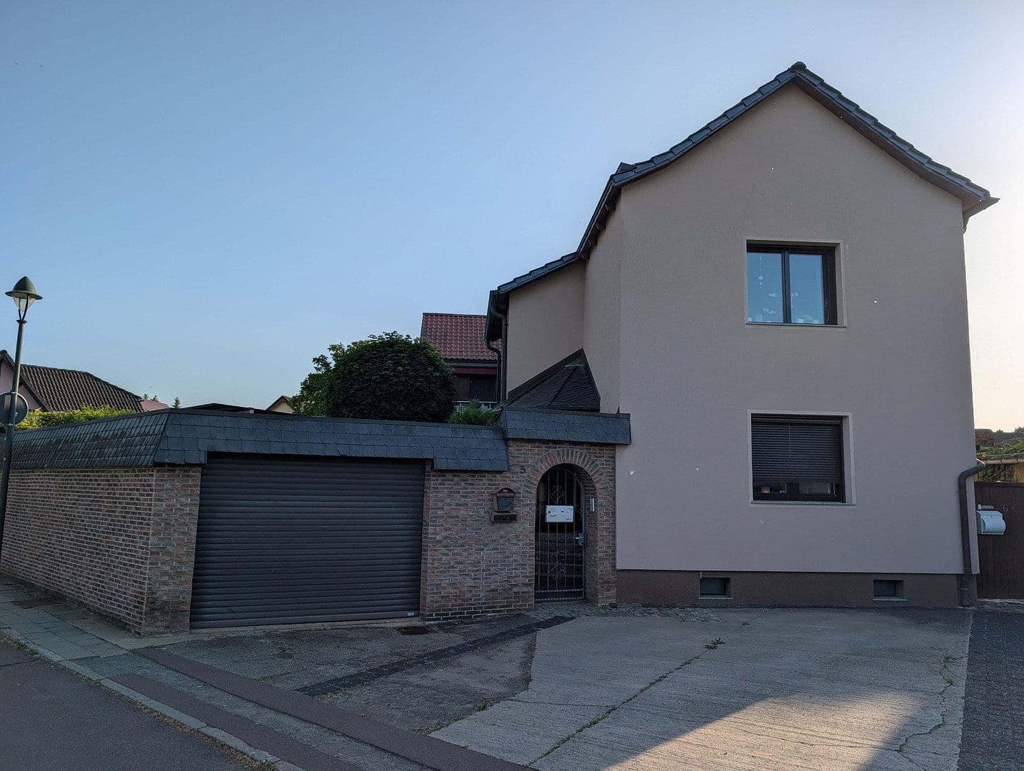 Predaj domu 240 m², pozemok 800 m², Schkopau, Sasko-Anhaltsko Predaj domu 240 m², pozemok 800 m², Schkopau, Sasko-Anhaltsko