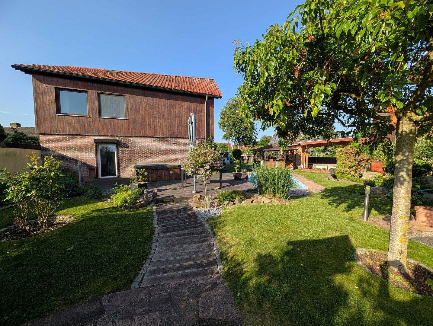 Predaj domu 240 m², pozemok 800 m², Schkopau, Sasko-Anhaltsko Predaj domu 240 m², pozemok 800 m², Schkopau, Sasko-Anhaltsko