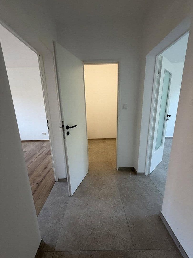 Prenájom bytu 2-izbový 69 m², Erlangen, Bavorsko Prenájom bytu 2-izbový 69 m², Erlangen, Bavorsko