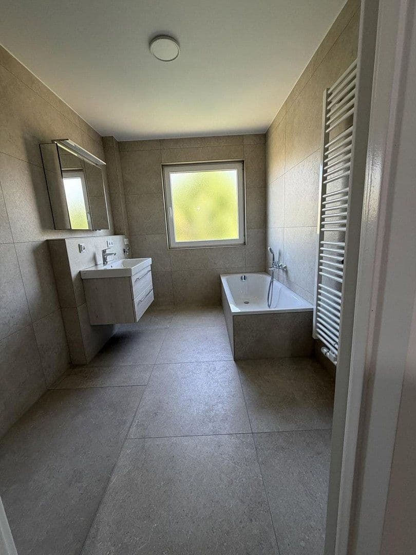Prenájom bytu 2-izbový 69 m², Erlangen, Bavorsko Prenájom bytu 2-izbový 69 m², Erlangen, Bavorsko