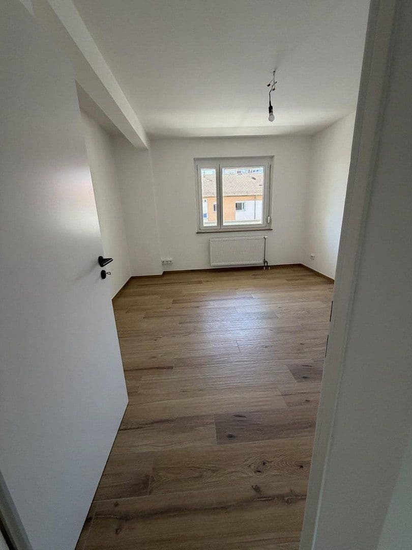 Prenájom bytu 2-izbový 69 m², Erlangen, Bavorsko Prenájom bytu 2-izbový 69 m², Erlangen, Bavorsko