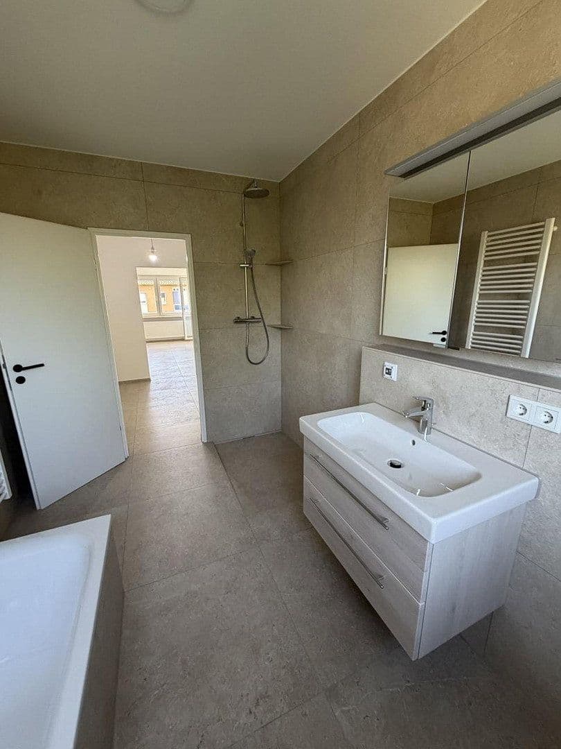 Prenájom bytu 2-izbový 69 m², Erlangen, Bavorsko Prenájom bytu 2-izbový 69 m², Erlangen, Bavorsko