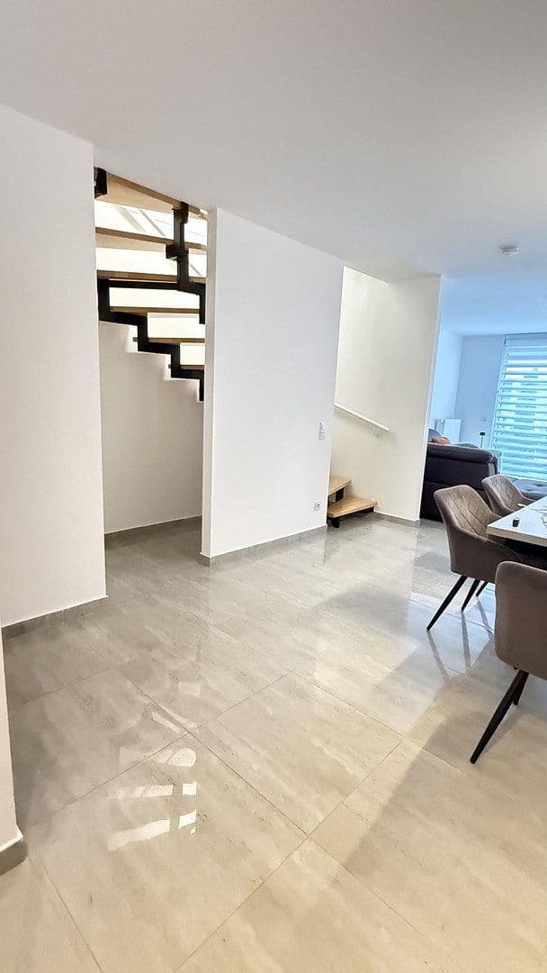 Predaj domu 145 m², pozemok 232 m², Neckarsteinach, Hesensko Predaj domu 145 m², pozemok 232 m², Neckarsteinach, Hesensko
