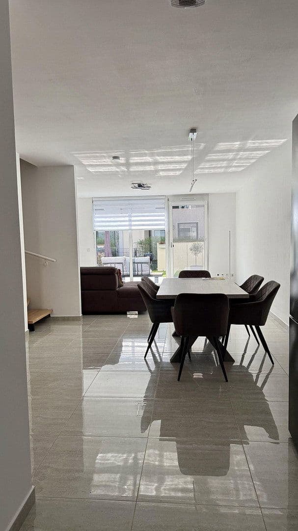 Predaj domu 145 m², pozemok 232 m², Neckarsteinach, Hesensko Predaj domu 145 m², pozemok 232 m², Neckarsteinach, Hesensko