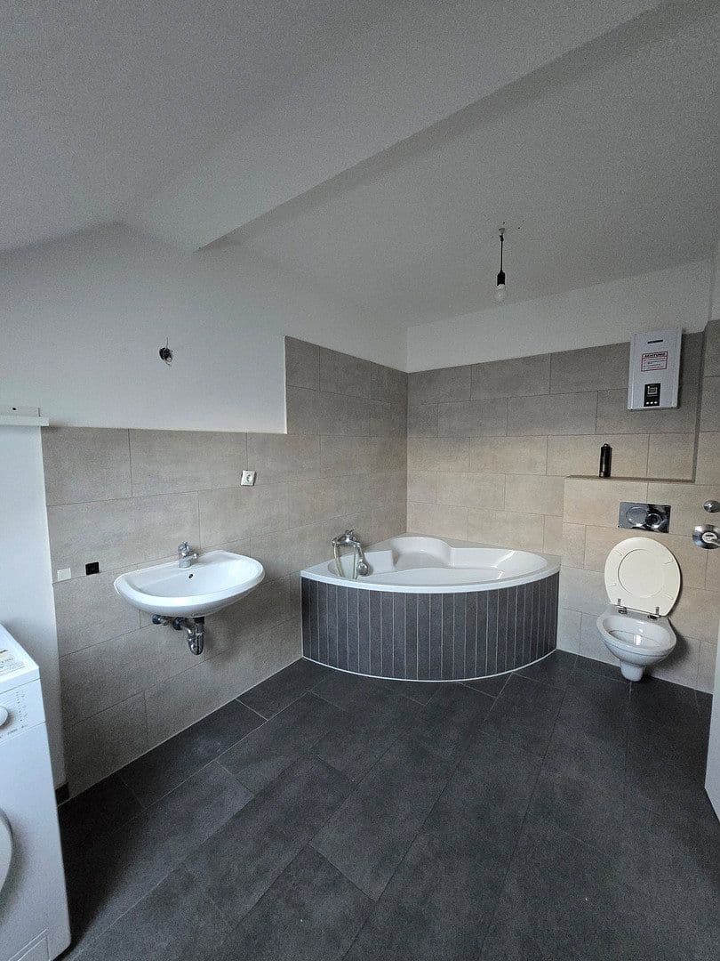 Prenájom bytu 3-izbový 85 m², Augustastraße 41-43, Duisburg Alt-Homberg, Severné Porýnie - Westfálsko Prenájom bytu 3-izbový 85 m², Augustastraße 41-43, Duisburg Alt-Homberg, Severné Porýnie - Westfálsko