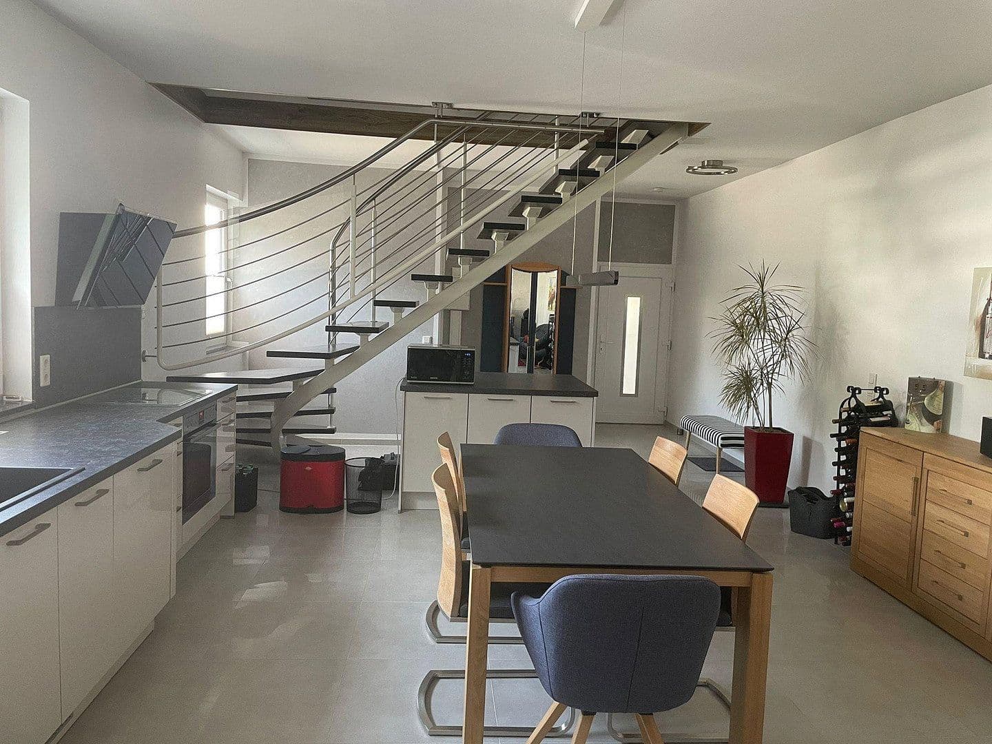 Prenájom bytu 3-izbový 130 m², Niedenstraße 13, Hilden, Severné Porýnie - Westfálsko Prenájom bytu 3-izbový 130 m², Niedenstraße 13, Hilden, Severné Porýnie - Westfálsko