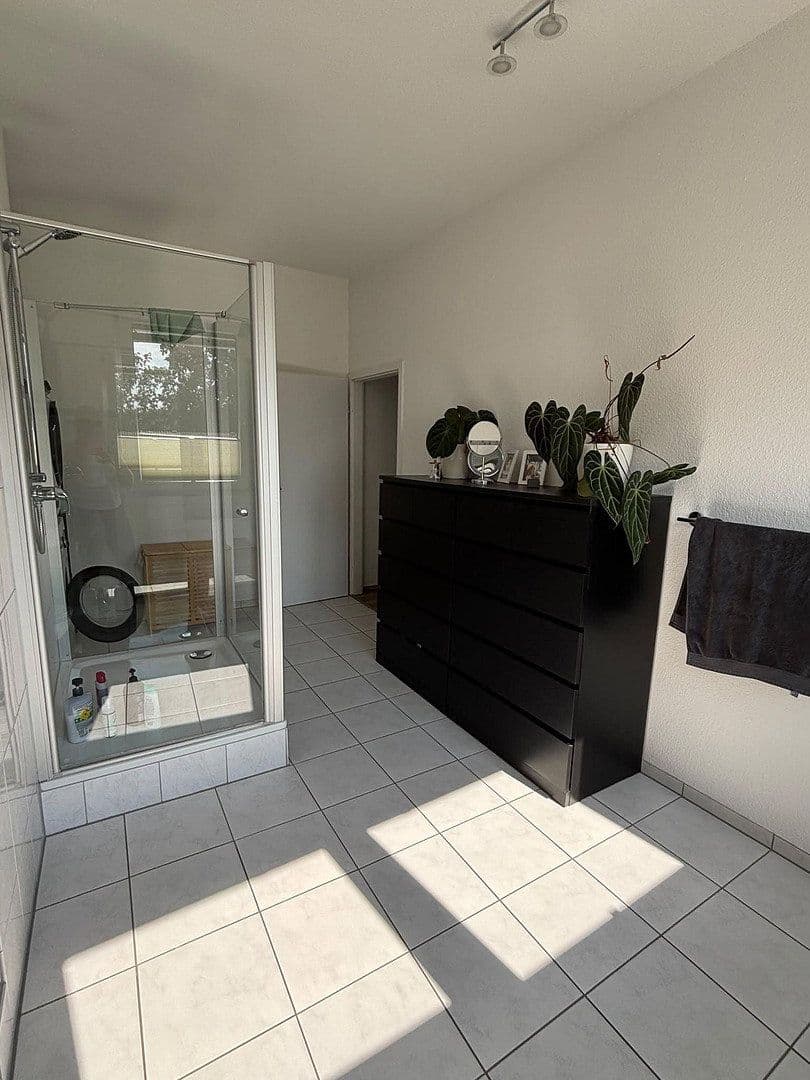 Prenájom bytu 3-izbový 130 m², Niedenstraße 13, Hilden, Severné Porýnie - Westfálsko Prenájom bytu 3-izbový 130 m², Niedenstraße 13, Hilden, Severné Porýnie - Westfálsko