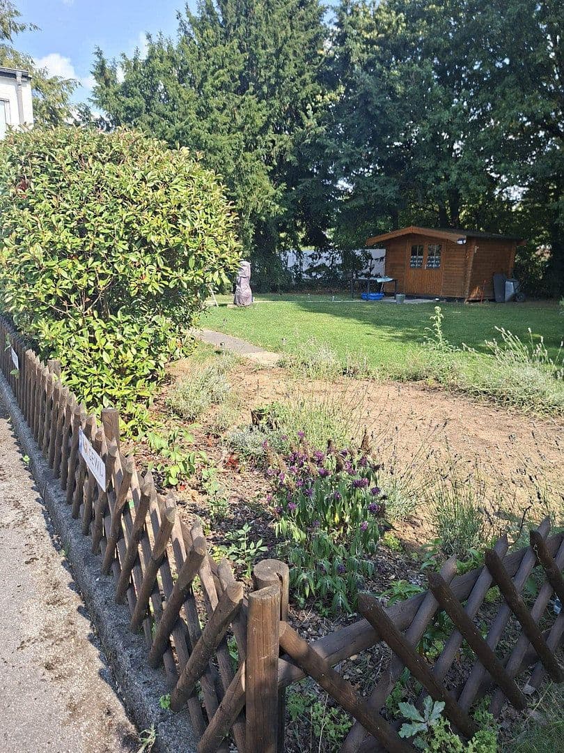 Prenájom bytu 3-izbový 130 m², Niedenstraße 13, Hilden, Severné Porýnie - Westfálsko Prenájom bytu 3-izbový 130 m², Niedenstraße 13, Hilden, Severné Porýnie - Westfálsko