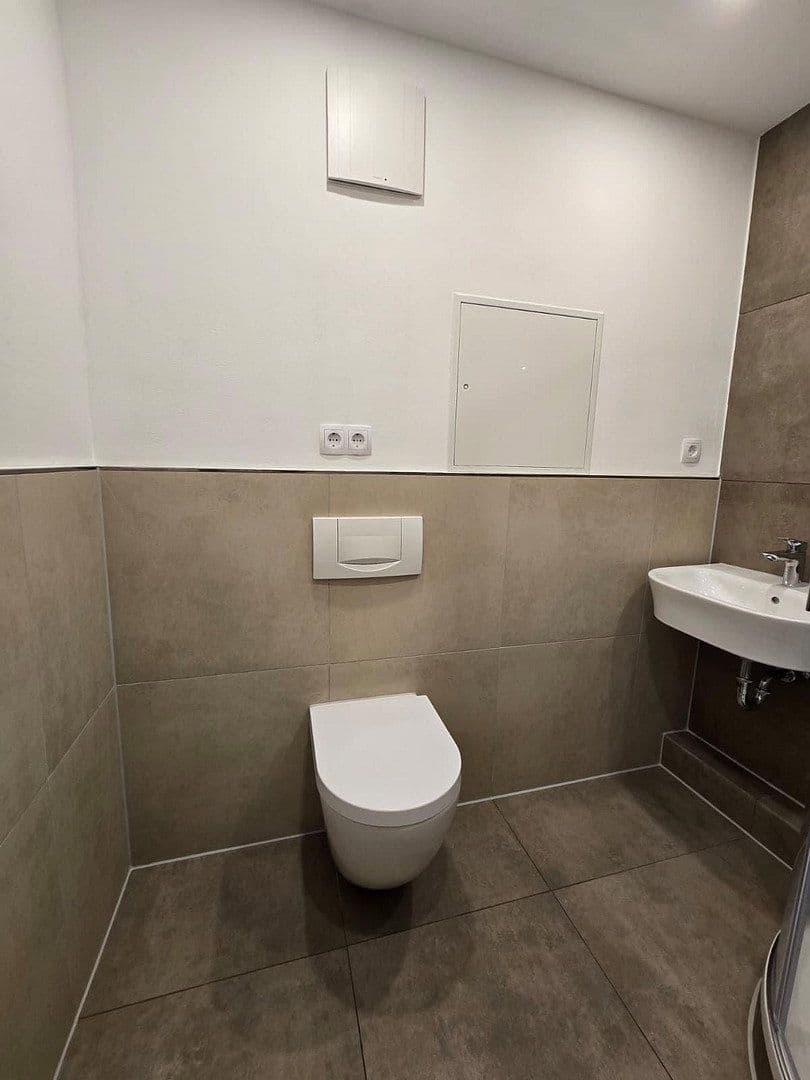 Prenájom bytu 3-izbový 69 m², Faleska Meinig Str. 12, Chemnitz, Sasko Prenájom bytu 3-izbový 69 m², Faleska Meinig Str. 12, Chemnitz, Sasko