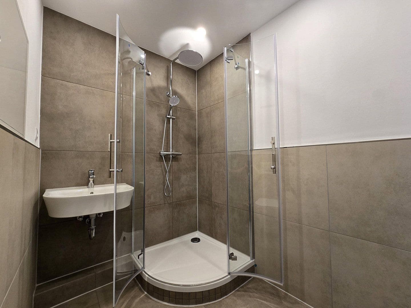 Prenájom bytu 3-izbový 69 m², Faleska Meinig Str. 12, Chemnitz, Sasko Prenájom bytu 3-izbový 69 m², Faleska Meinig Str. 12, Chemnitz, Sasko