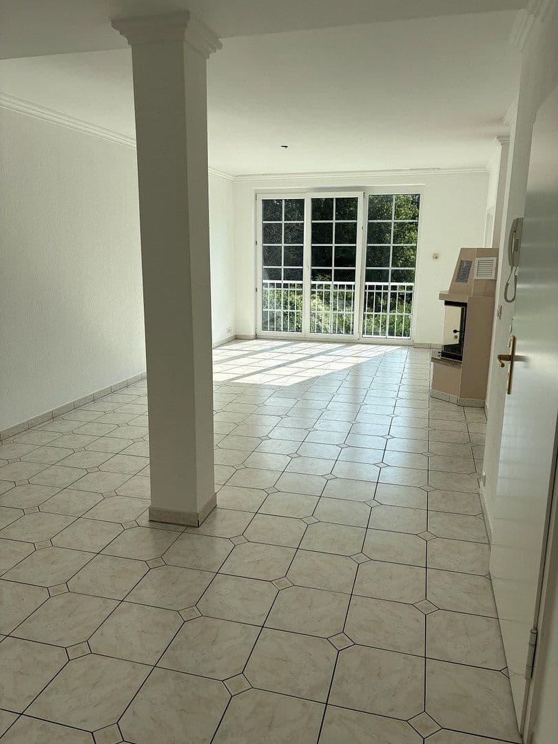 Prenájom bytu 3-izbový 110 m², Frankfurt am Main, Hesensko Prenájom bytu 3-izbový 110 m², Frankfurt am Main, Hesensko