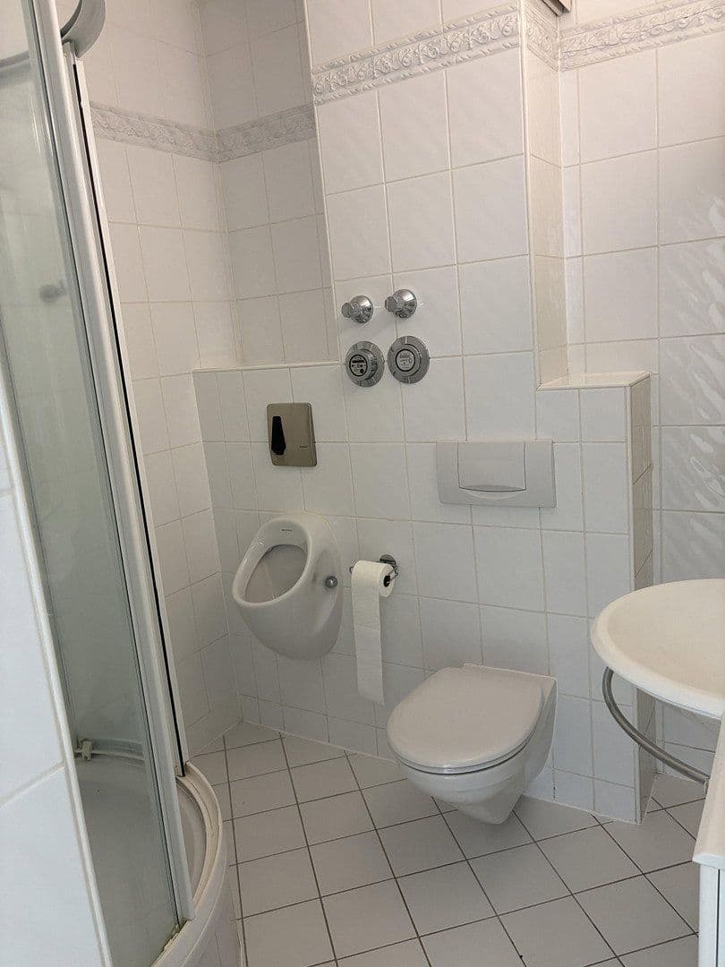 Prenájom bytu 3-izbový 110 m², Frankfurt am Main, Hesensko Prenájom bytu 3-izbový 110 m², Frankfurt am Main, Hesensko