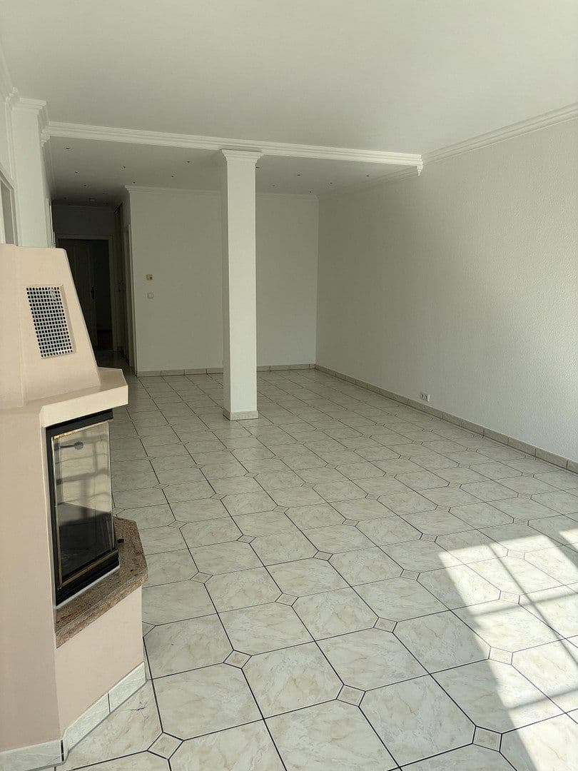 Prenájom bytu 3-izbový 110 m², Frankfurt am Main, Hesensko Prenájom bytu 3-izbový 110 m², Frankfurt am Main, Hesensko