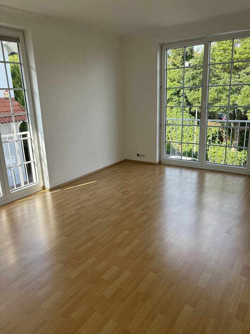 Prenájom bytu 3-izbový 110 m², Frankfurt am Main, Hesensko Prenájom bytu 3-izbový 110 m², Frankfurt am Main, Hesensko