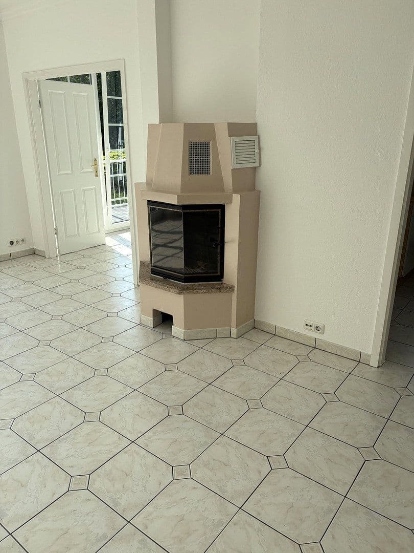 Prenájom bytu 3-izbový 110 m², Frankfurt am Main, Hesensko Prenájom bytu 3-izbový 110 m², Frankfurt am Main, Hesensko