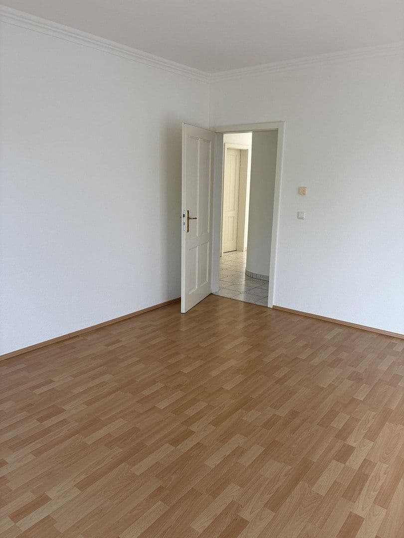 Prenájom bytu 3-izbový 110 m², Frankfurt am Main, Hesensko Prenájom bytu 3-izbový 110 m², Frankfurt am Main, Hesensko