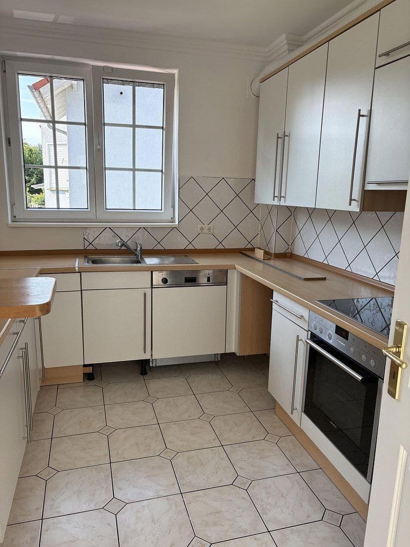 Prenájom bytu 3-izbový 110 m², Frankfurt am Main, Hesensko Prenájom bytu 3-izbový 110 m², Frankfurt am Main, Hesensko