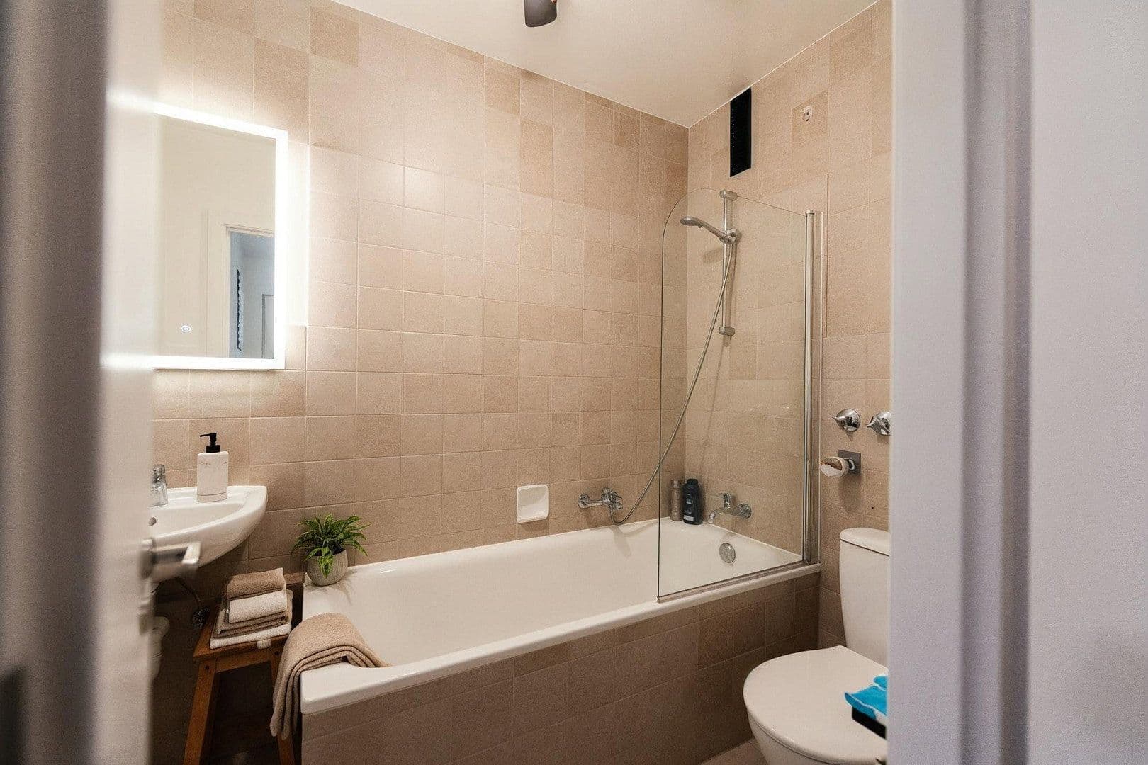 Prenájom bytu 2-izbový 58 m², 2-Zimmer-Wohnung mit Balkon in guter Lage von Mannheim-Sandhofen, Mannheim, Bádensko-Wurttembersko Prenájom bytu 2-izbový 58 m², 2-Zimmer-Wohnung mit Balkon in guter Lage von Mannheim-Sandhofen, Mannheim, Bádensko-Wurttembersko