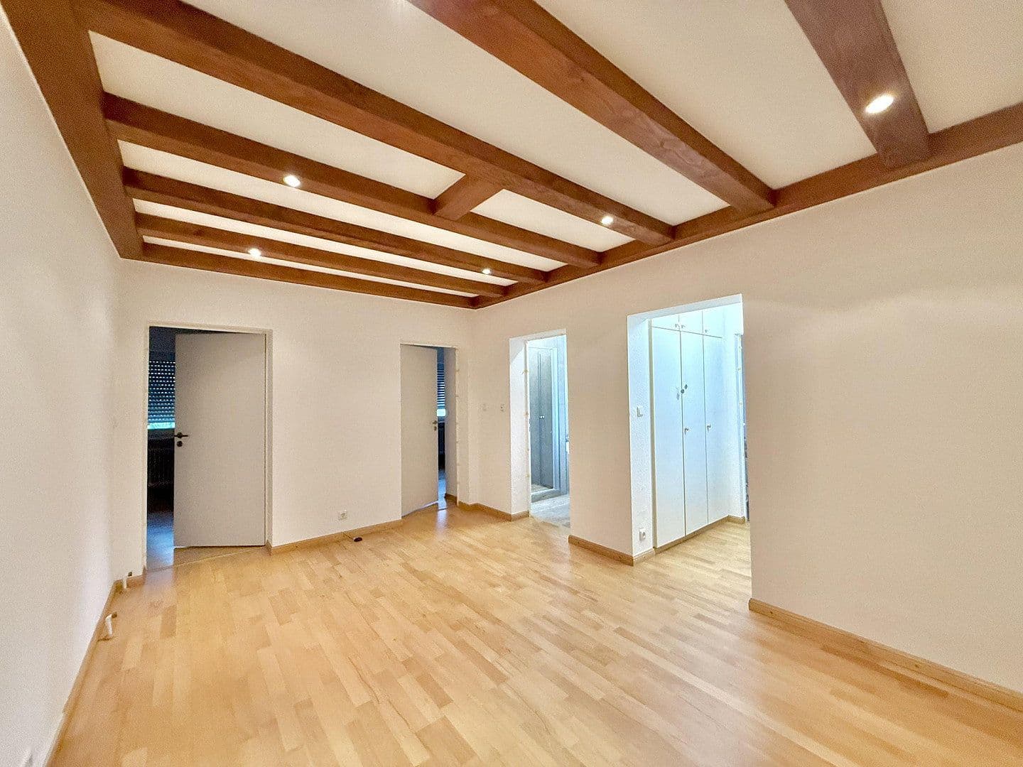 Prenájom bytu 3-izbový 102 m², Wiesbaden, Hesensko Prenájom bytu 3-izbový 102 m², Wiesbaden, Hesensko