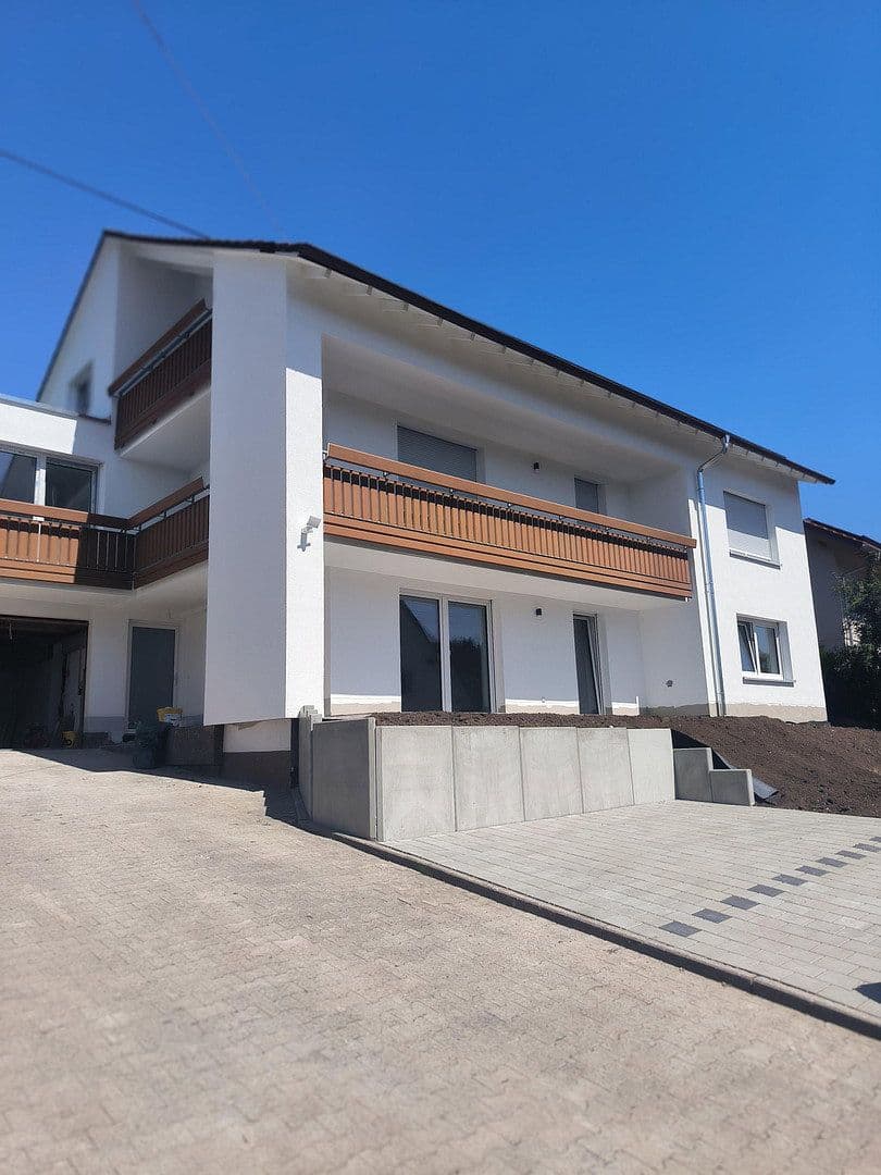 Prenájom bytu 4-izbový 100 m², Brigachtal, Bádensko-Wurttembersko Prenájom bytu 4-izbový 100 m², Brigachtal, Bádensko-Wurttembersko