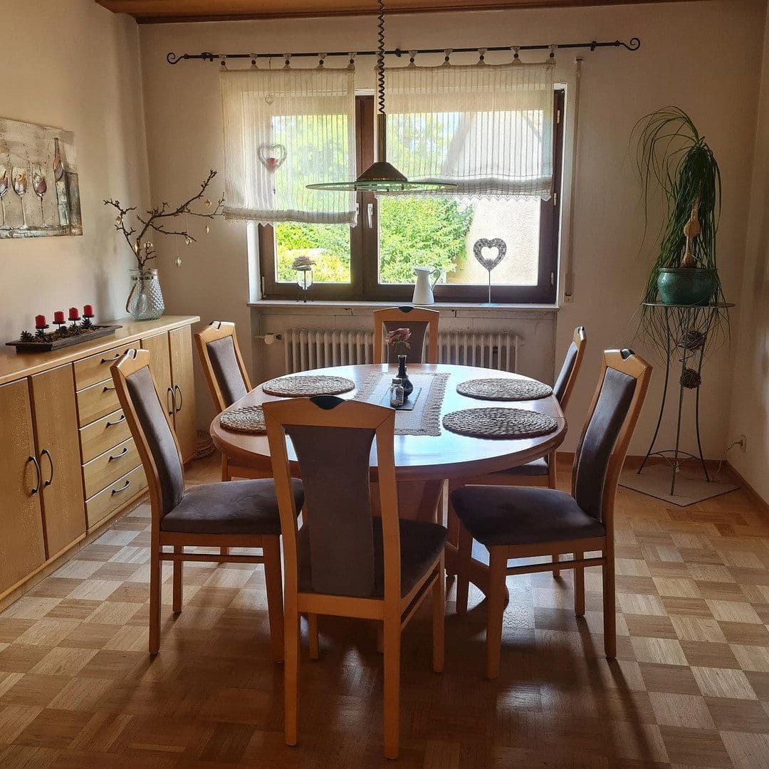 Prenájom bytu 5-izbový 135 m², Alzenau, Bavorsko Prenájom bytu 5-izbový 135 m², Alzenau, Bavorsko