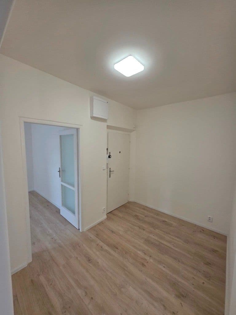 Predaj bytu 3-izbový 68 m², Sečská, Praha, Praha Predaj bytu 3-izbový 68 m², Sečská, Praha, Praha