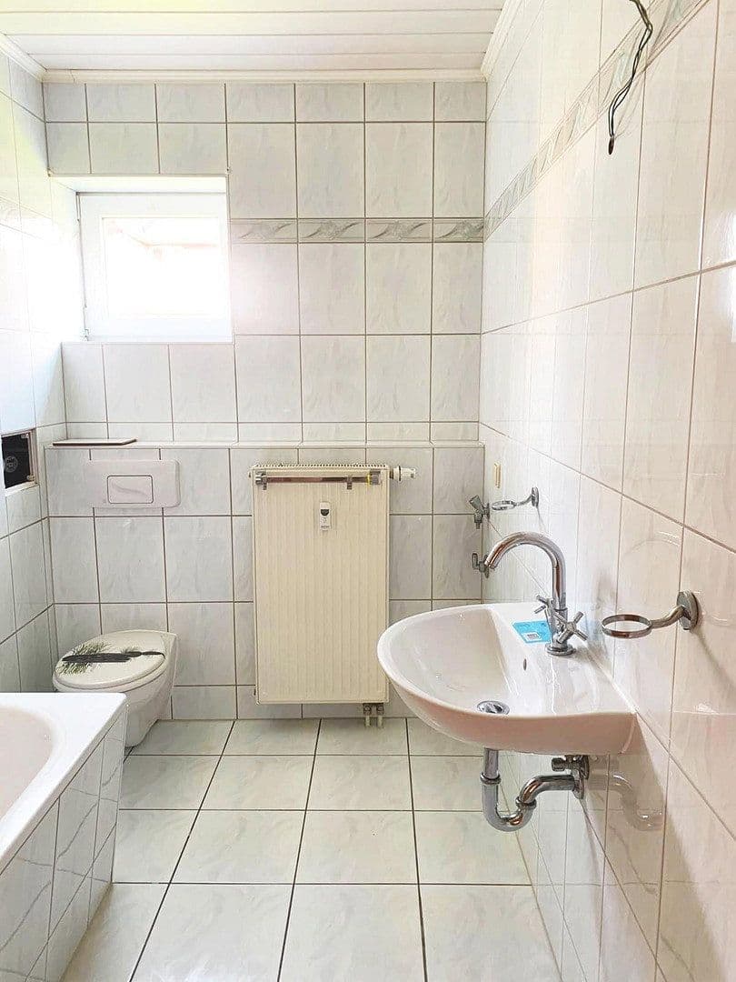 Prenájom bytu 3-izbový 62 m², Weststraße 9, Gersdorf, Sasko Prenájom bytu 3-izbový 62 m², Weststraße 9, Gersdorf, Sasko