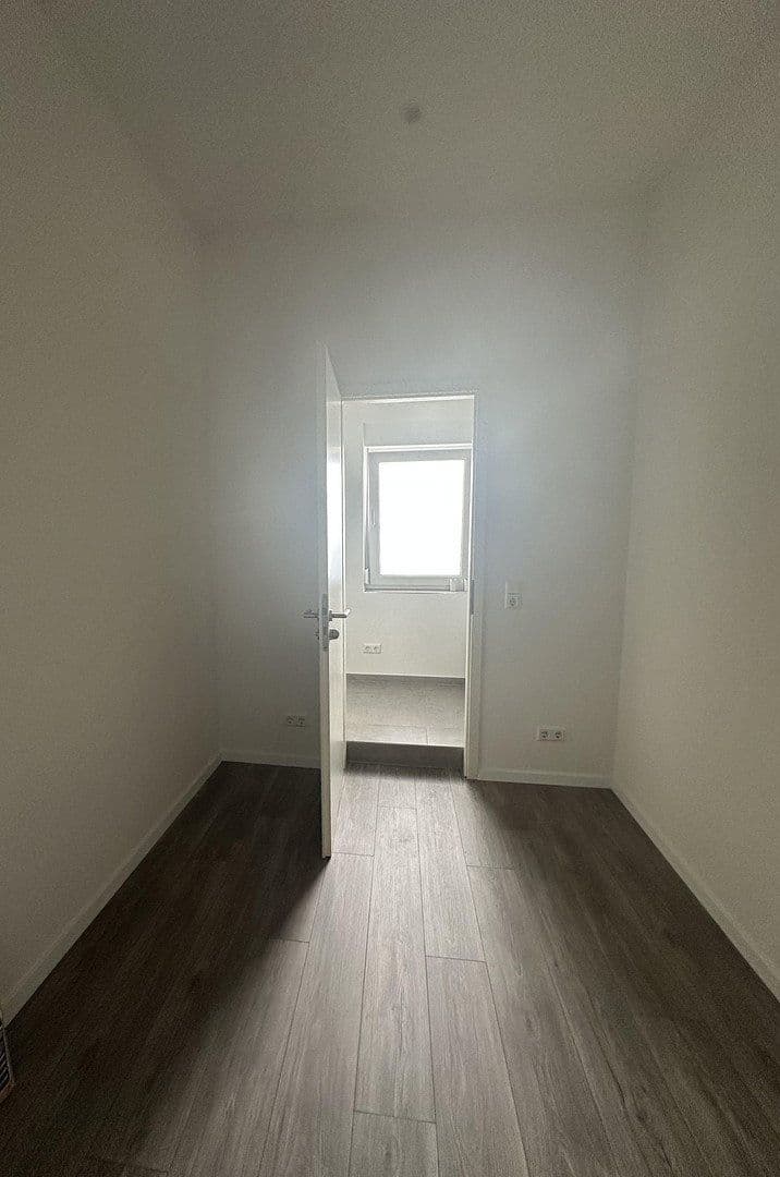 Prenájom bytu 4-izbový 110 m², Hambrücken, Bádensko-Wurttembersko Prenájom bytu 4-izbový 110 m², Hambrücken, Bádensko-Wurttembersko