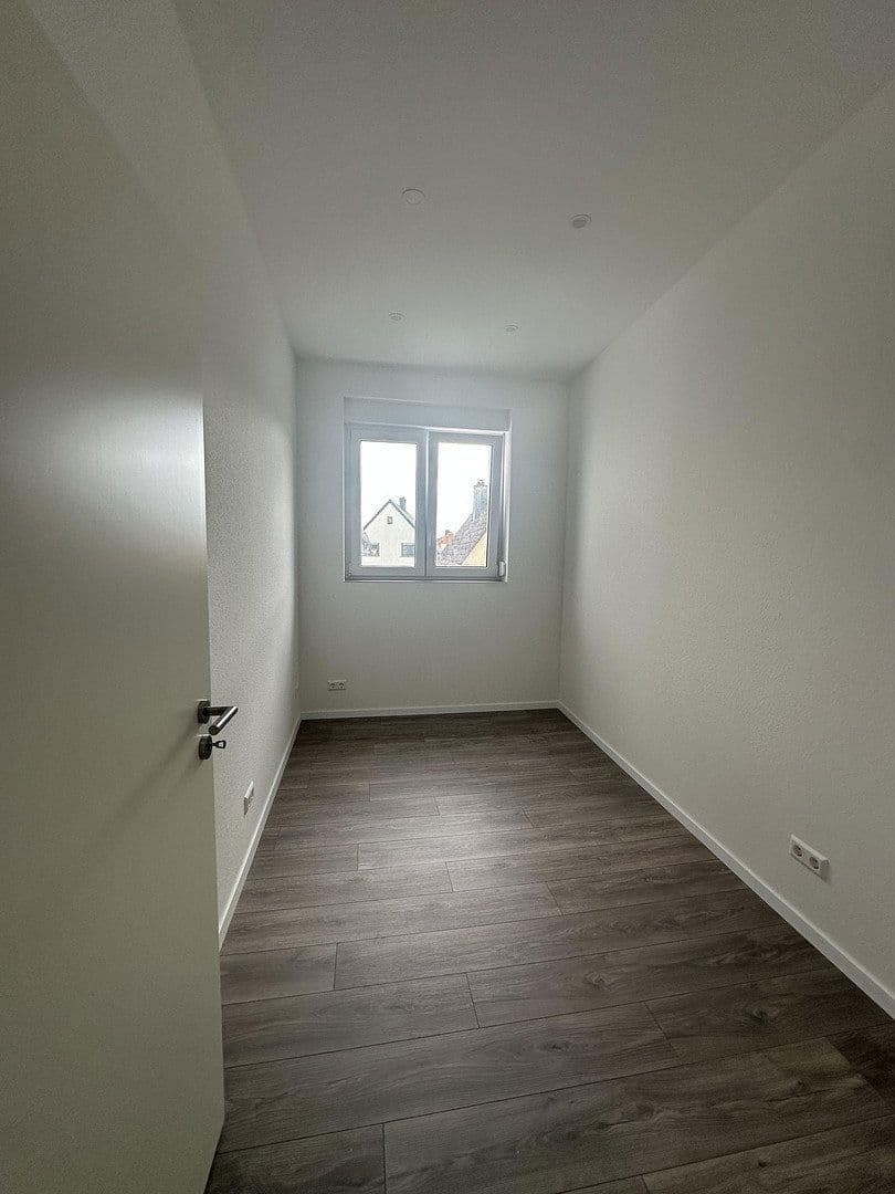 Prenájom bytu 4-izbový 110 m², Hambrücken, Bádensko-Wurttembersko Prenájom bytu 4-izbový 110 m², Hambrücken, Bádensko-Wurttembersko