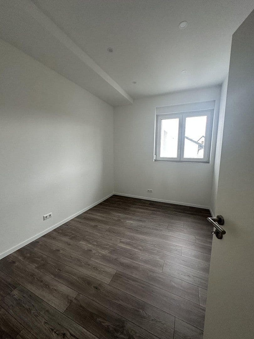 Prenájom bytu 4-izbový 110 m², Hambrücken, Bádensko-Wurttembersko Prenájom bytu 4-izbový 110 m², Hambrücken, Bádensko-Wurttembersko