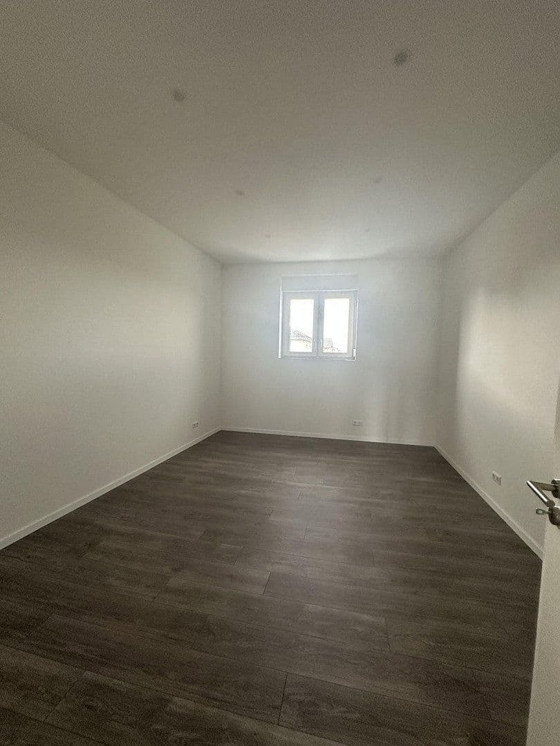 Prenájom bytu 4-izbový 110 m², Hambrücken, Bádensko-Wurttembersko Prenájom bytu 4-izbový 110 m², Hambrücken, Bádensko-Wurttembersko