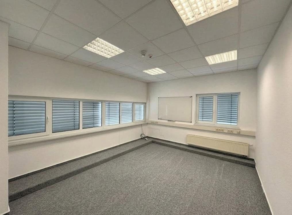 Prenájom nebytového priestoru 9.278 m², Im Mittelfeld 16, Krostitz, Sasko Prenájom nebytového priestoru 9.278 m², Im Mittelfeld 16, Krostitz, Sasko