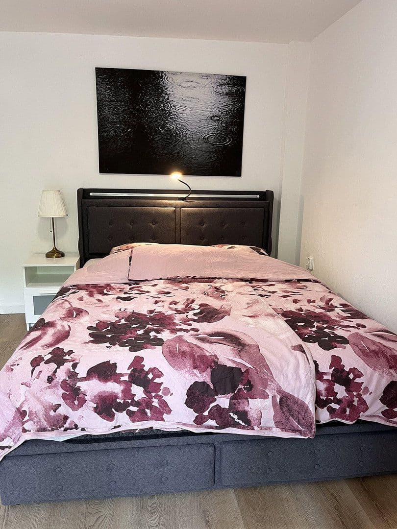 Prenájom bytu 2-izbový 50 m², München, Bavorsko Prenájom bytu 2-izbový 50 m², München, Bavorsko