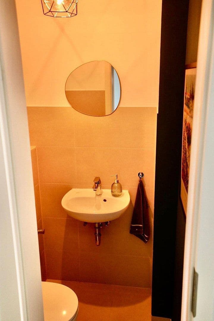 Prenájom bytu 4-izbový 14 m², Gumbertstr 97, Düsseldorf, Severné Porýnie - Westfálsko Prenájom bytu 4-izbový 14 m², Gumbertstr 97, Düsseldorf, Severné Porýnie - Westfálsko
