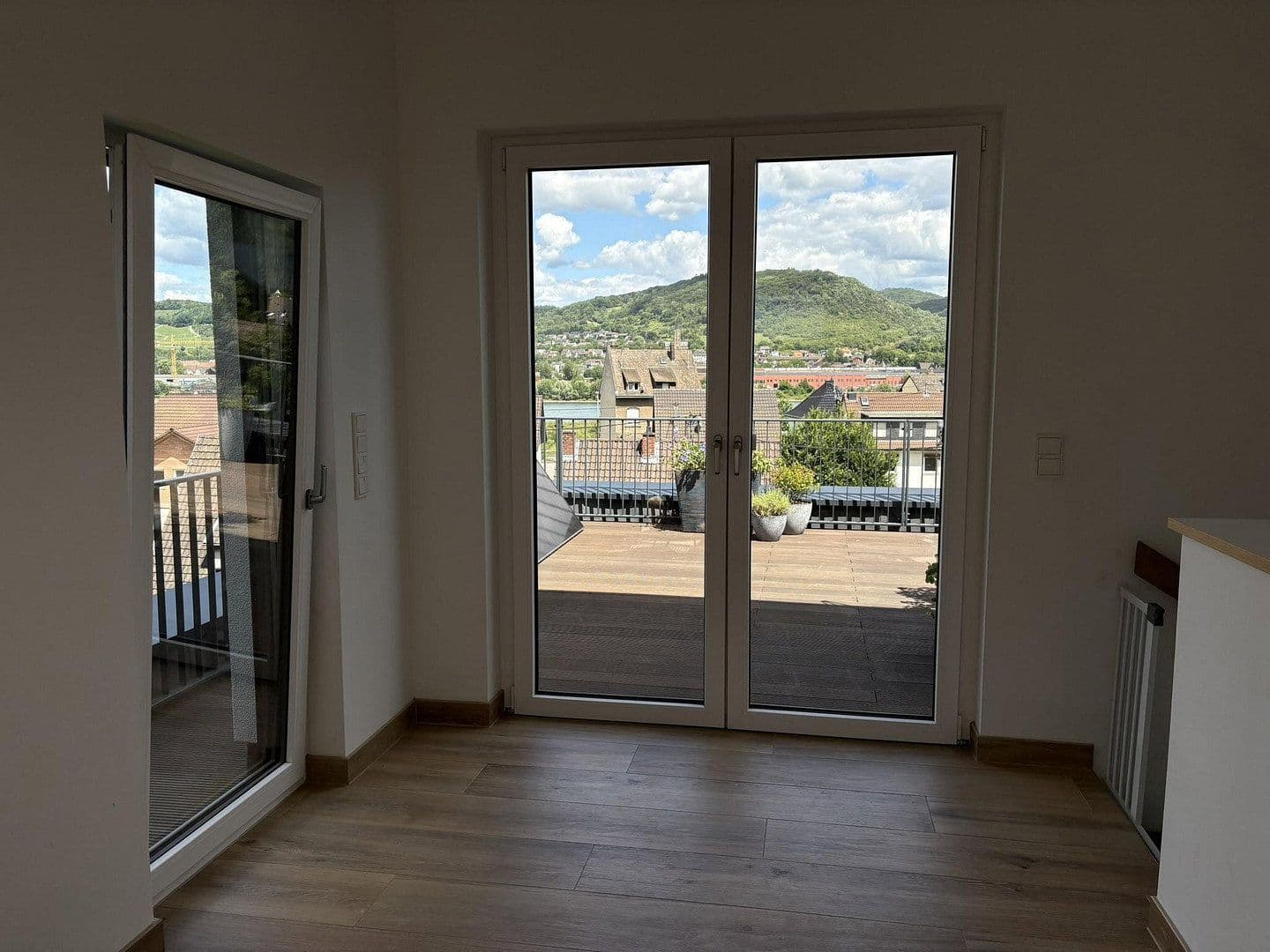 Predaj domu 197 m², pozemok 241 m², Brohl-Lützing, Porýnie-Falcko Predaj domu 197 m², pozemok 241 m², Brohl-Lützing, Porýnie-Falcko