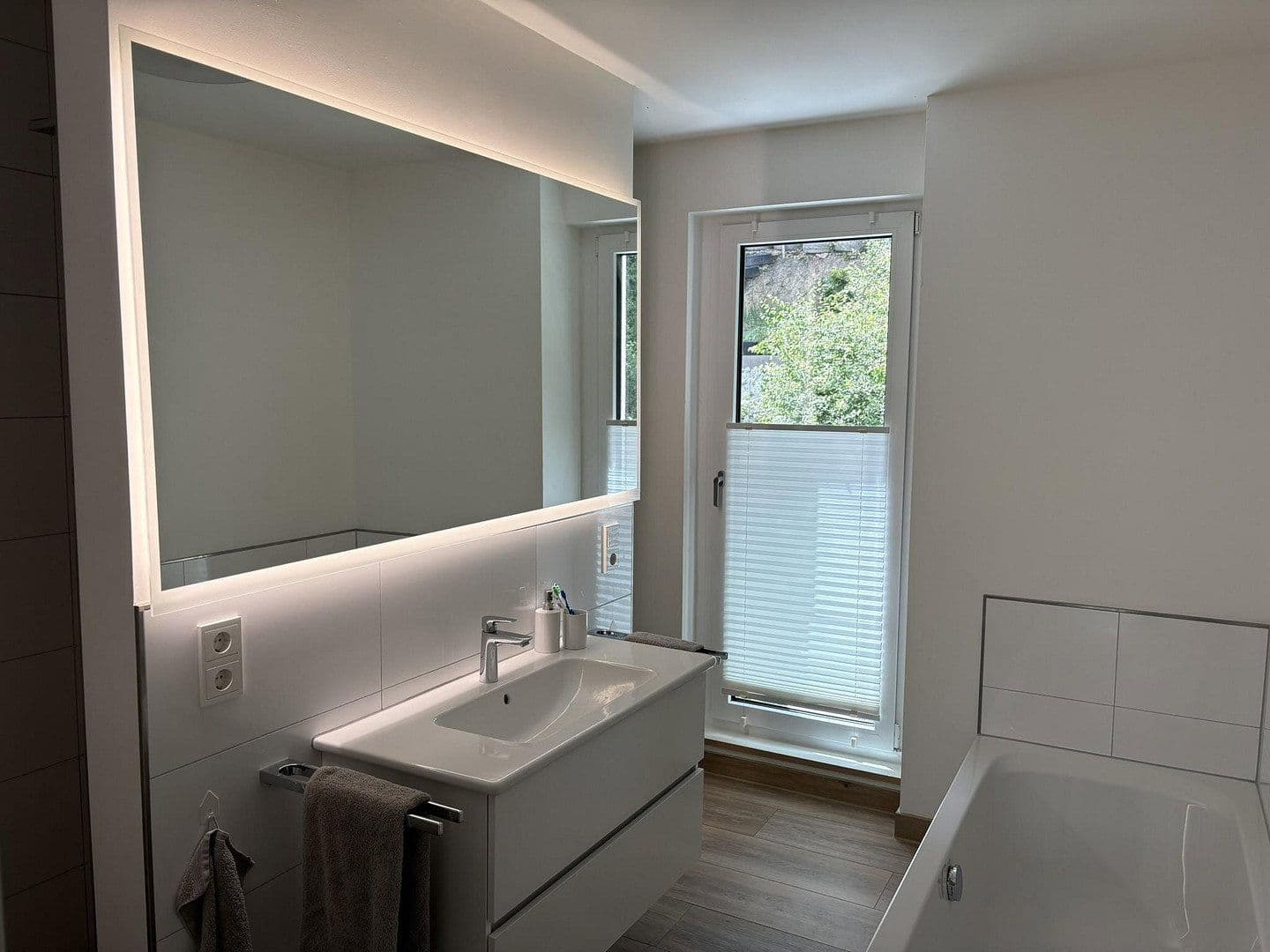 Predaj domu 197 m², pozemok 241 m², Brohl-Lützing, Porýnie-Falcko Predaj domu 197 m², pozemok 241 m², Brohl-Lützing, Porýnie-Falcko