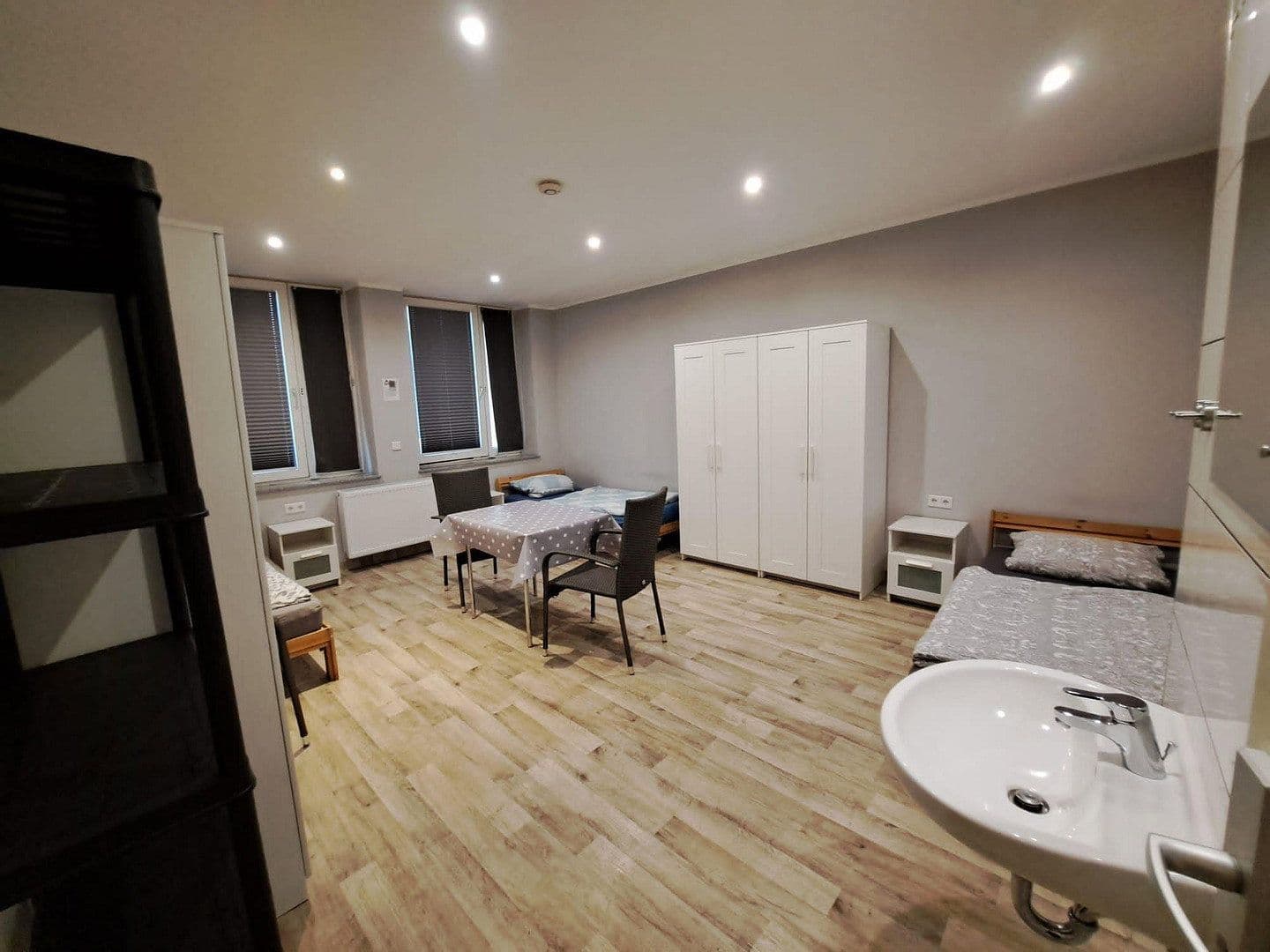 Predaj domu 354 m², pozemok 458 m², Krefeld, Severné Porýnie - Westfálsko Predaj domu 354 m², pozemok 458 m², Krefeld, Severné Porýnie - Westfálsko