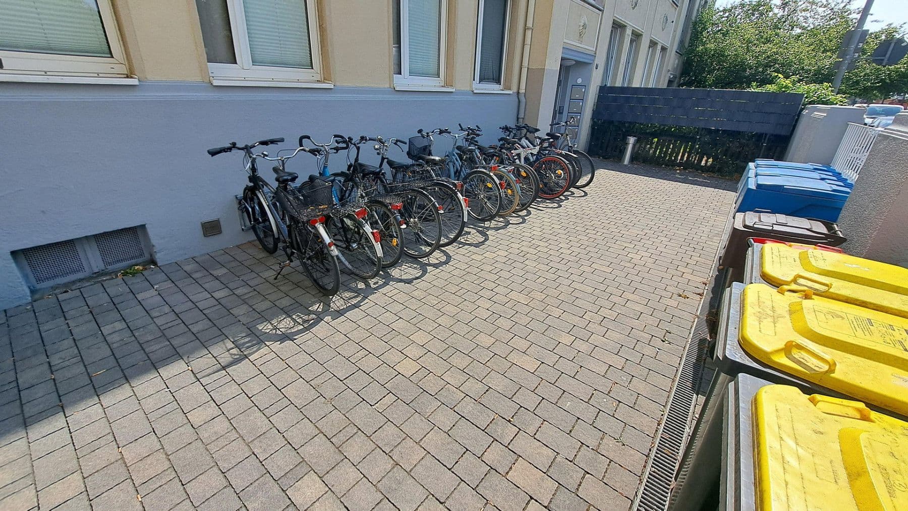 Predaj domu 354 m², pozemok 458 m², Krefeld, Severné Porýnie - Westfálsko Predaj domu 354 m², pozemok 458 m², Krefeld, Severné Porýnie - Westfálsko