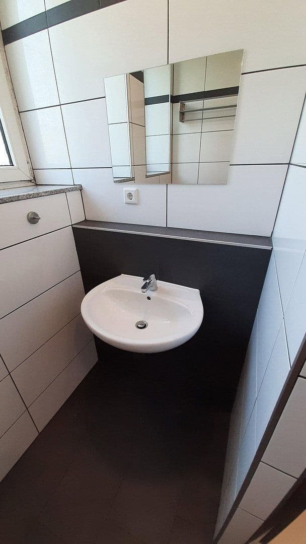 Predaj domu 354 m², pozemok 458 m², Krefeld, Severné Porýnie - Westfálsko Predaj domu 354 m², pozemok 458 m², Krefeld, Severné Porýnie - Westfálsko