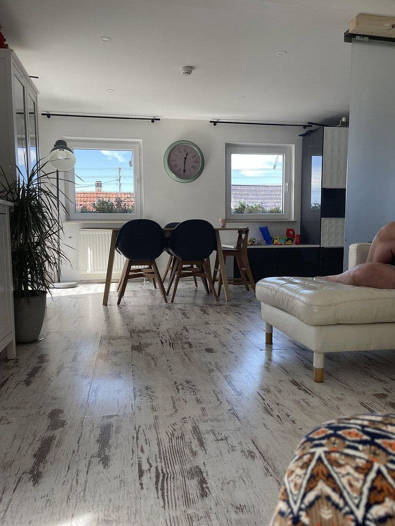 Prenájom domu 140 m², pozemok 555 m², Backnang, Bádensko-Wurttembersko Prenájom domu 140 m², pozemok 555 m², Backnang, Bádensko-Wurttembersko