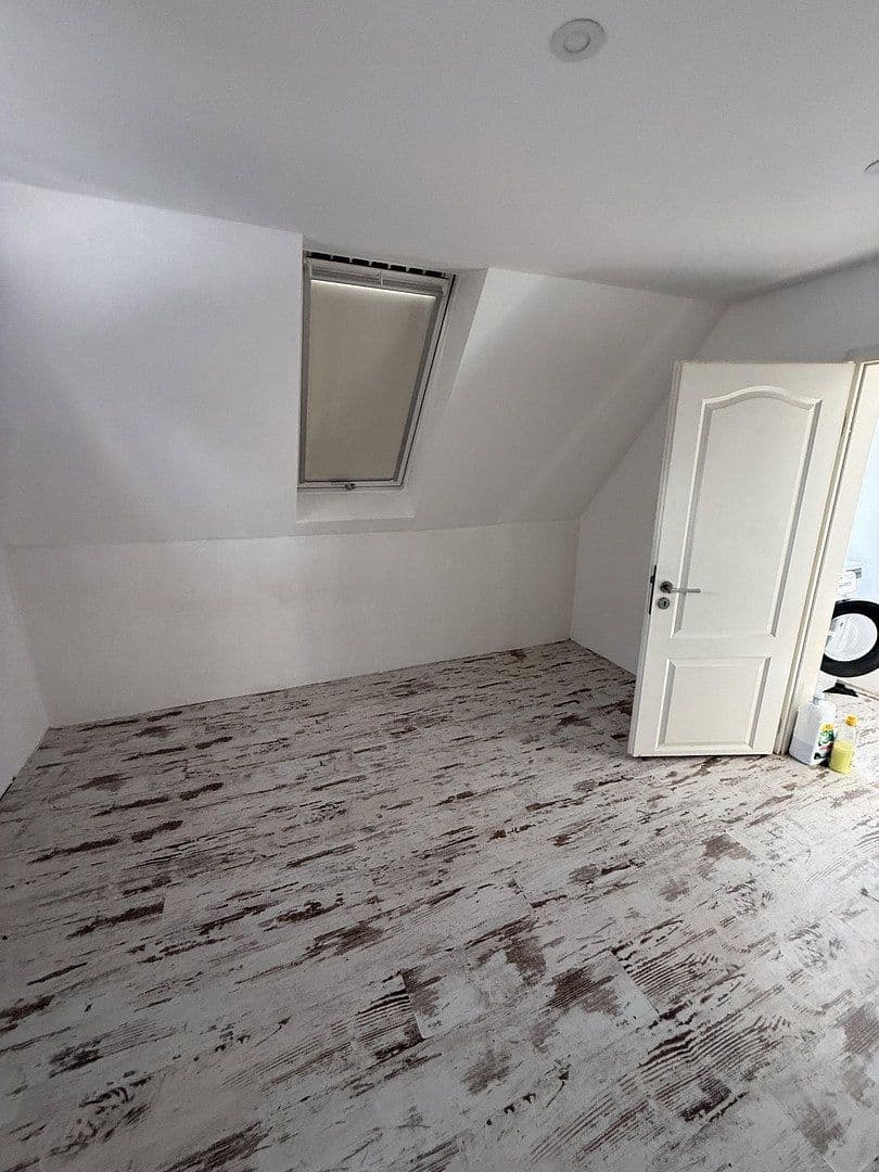 Prenájom domu 140 m², pozemok 555 m², Backnang, Bádensko-Wurttembersko Prenájom domu 140 m², pozemok 555 m², Backnang, Bádensko-Wurttembersko