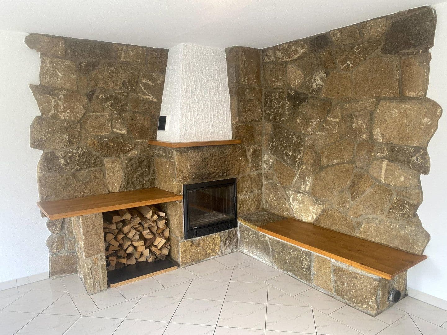 Prenájom domu 170 m², pozemok 265 m², Neidenstein, Bádensko-Wurttembersko Prenájom domu 170 m², pozemok 265 m², Neidenstein, Bádensko-Wurttembersko