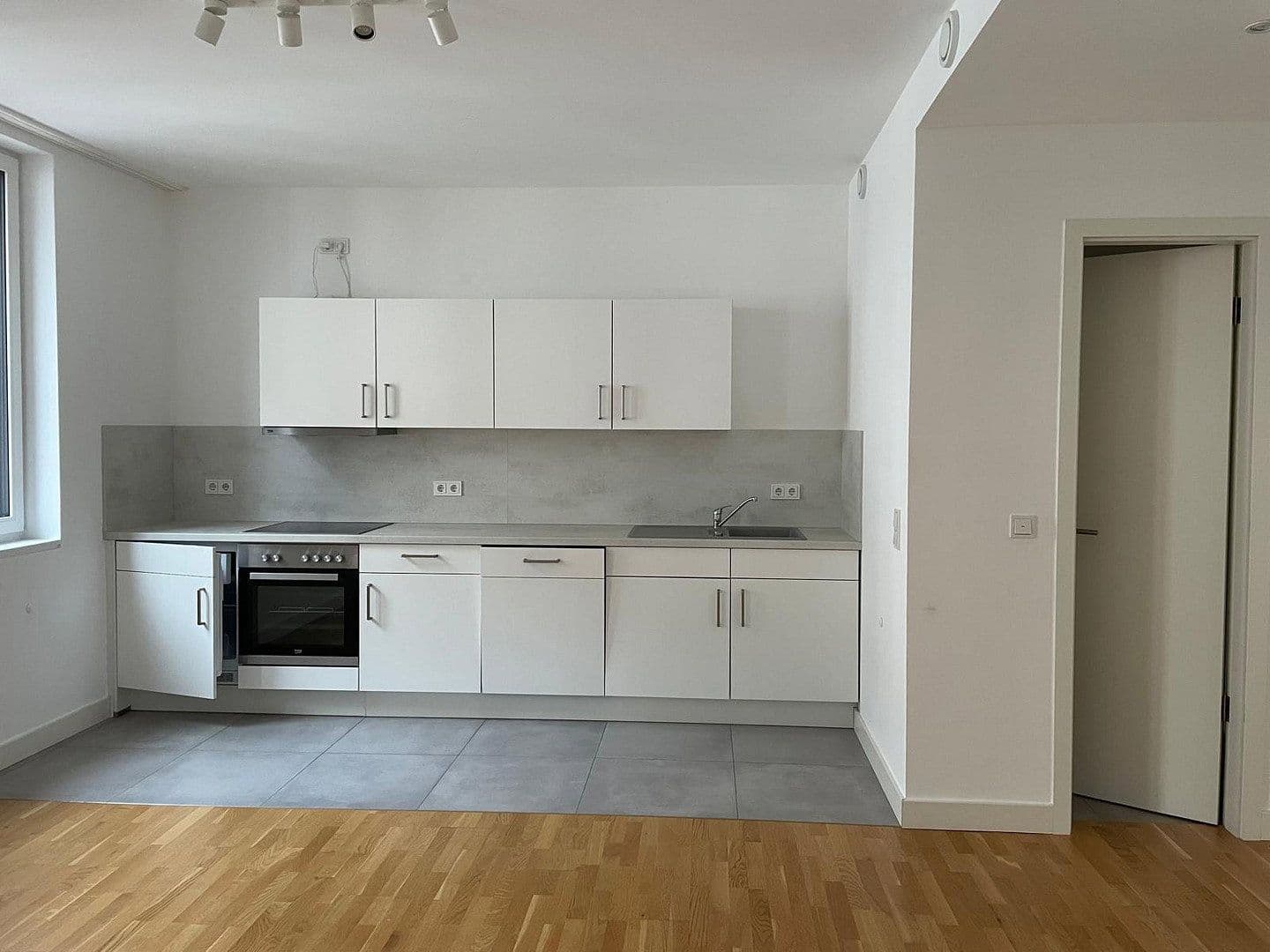 Prenájom bytu 2-izbový 52 m², Frankfurt, Hesensko Prenájom bytu 2-izbový 52 m², Frankfurt, Hesensko