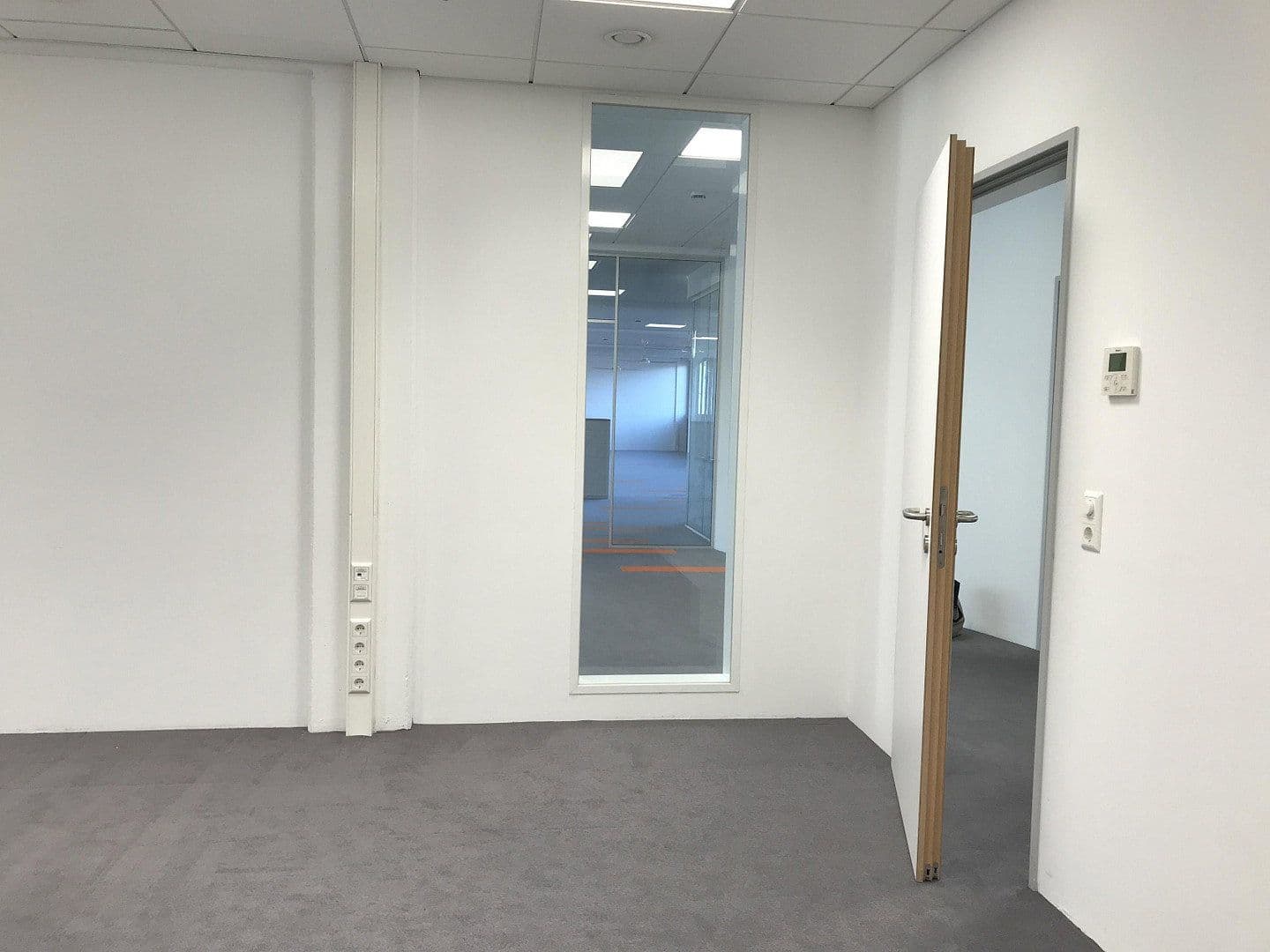 Prenájom kancelárie 472 m², Sindelfingen, Bádensko-Wurttembersko Prenájom kancelárie 472 m², Sindelfingen, Bádensko-Wurttembersko