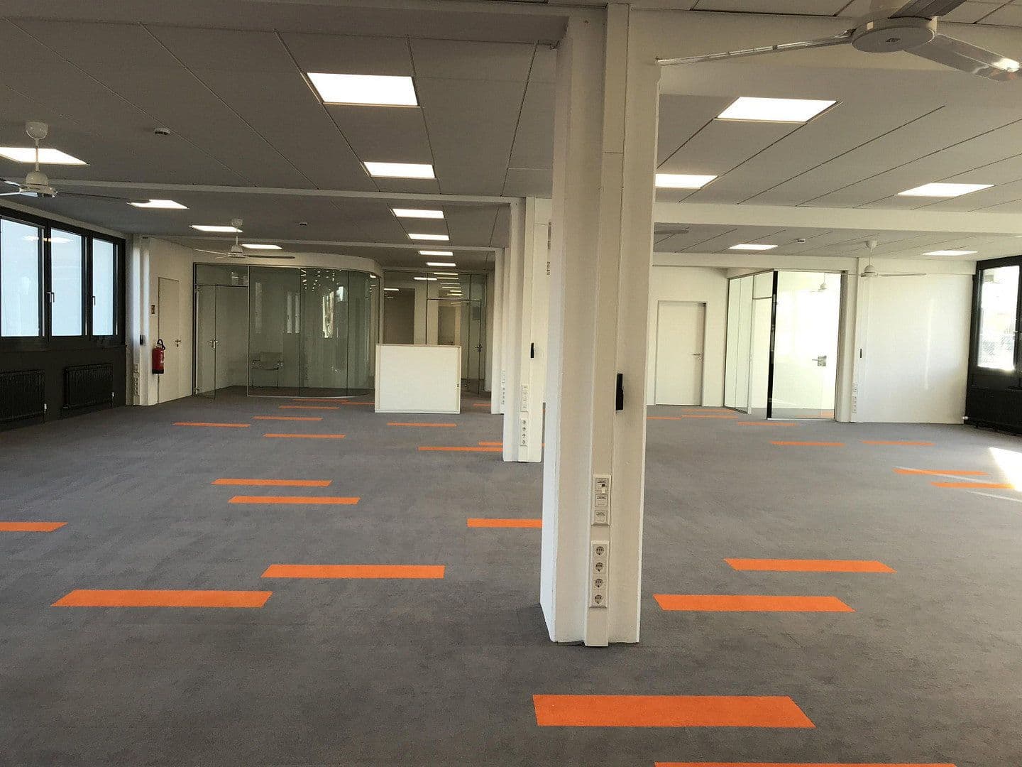 Prenájom kancelárie 472 m², Sindelfingen, Bádensko-Wurttembersko Prenájom kancelárie 472 m², Sindelfingen, Bádensko-Wurttembersko